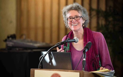 Arlie R. Hochschild sur le fardeau du travail émotionnel